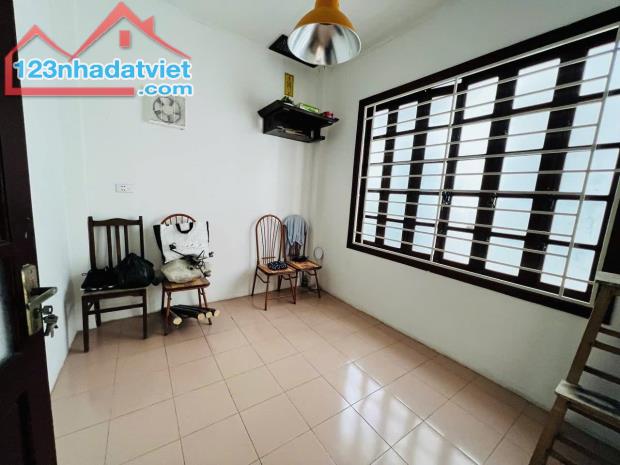 💥💥Ngõ to, Nhà dân xây Trần Thái Tông, Cầu Giấy 40m 4T, gần Ô tô, chỉ 8.8 Tỷ - 2