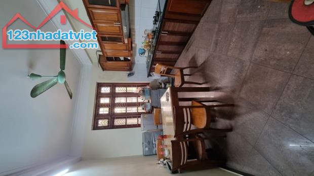 BÁN NHÀ MẶT PHỐ DOÃN KẾ THIỆN – CẦU GIẤY, HÀ NỘI
Giá: 25.5 tỷ  Diện tích: 52m²  5 tầng