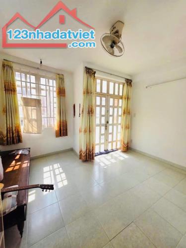 Bán nhà hẻm sát đường Nguyễn Văn Trỗi - p11 - Quận Phú Nhuận chỉ nhỉnh 6tỷ - 3