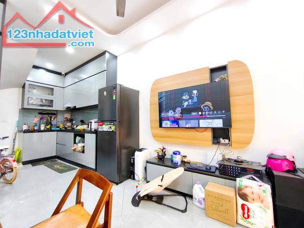BÁN NHÀ ĐẠI LA HAI BÀ TRƯNG 4 TẦNG 40M2 MẶT TIỀN 6M -VÀI BƯỚC CHÂN RA Ô TÔ 7.35 TỶ