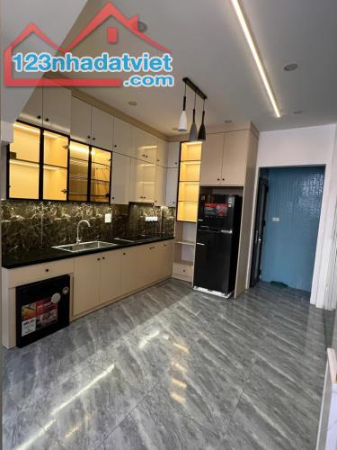 BÁN NHÀ NGỌC THỤY - LONG BIÊN - 4 TẦNG - 45M² - MT 4M - CÓ THANG MÁY - GIÁ 8.5 TỶ - 1