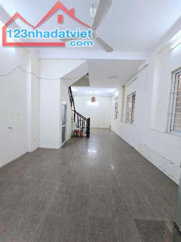 Bán nhà Phú Mỹ 6 tầng 9 phòng chỉ hơn 6 tỷ dòng tiền ổn định - 2