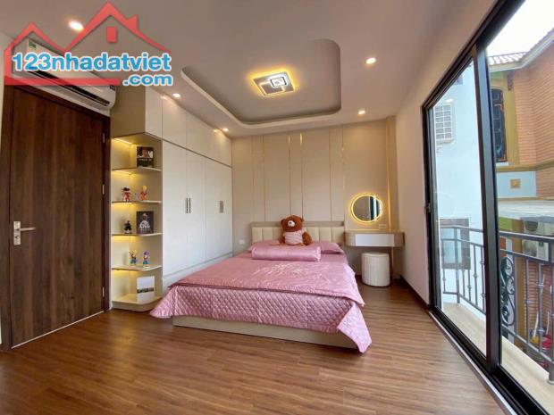 💕💕💕 SIÊU NÓNG BỎNG HOA HẬU THẠCH BÀN- 31m2- 5 Tầng- MT 4,8m- 6,9Tỷ- Ô TÔ 7 CHỖ- 10m Ô T - 3