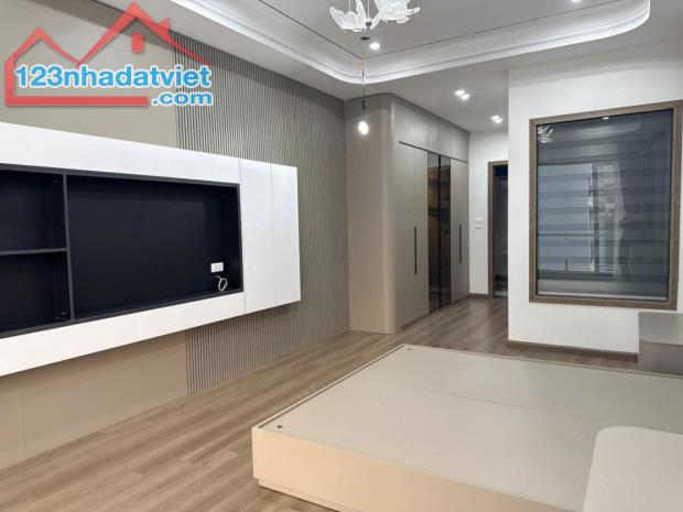 BÁN NHÀ 6 TẦNG CỔ LINH – LONG BIÊN - THANG MÁY – GARA Ô TÔ – 47m² - MT 3,8m - Giá 11,8 tỷ - 1