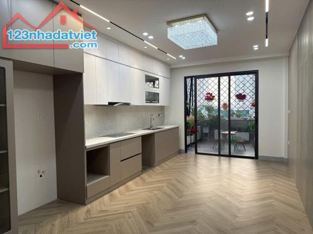 BÁN NHÀ 6 TẦNG CỔ LINH – LONG BIÊN - THANG MÁY – GARA Ô TÔ – 47m² - MT 3,8m - Giá 11,8 tỷ - 2