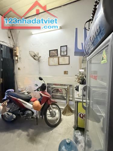 Mặt tiền đường số 18 P.8 GV - Ngang 8m - Ngay mercedes Quang Trung - 2