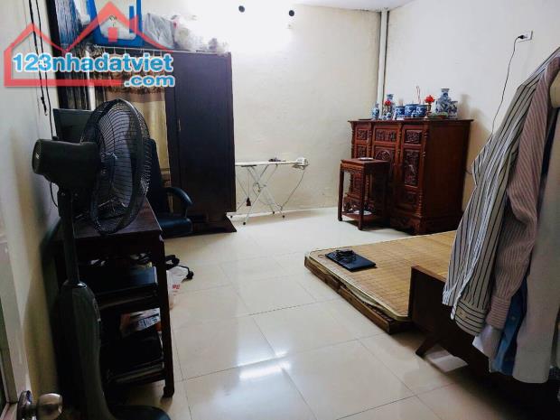 BÁN ĐẤT TẶNG NHÀ VĂN CAO, BA ĐÌNH 50M2,,OTO ĐỖ CỬA, SÁT PHỐ GIÁ CHỈ 11 - 2