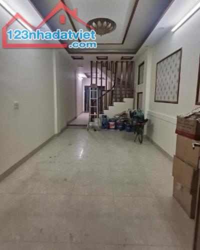 BÁN NHÀ NGỌC HỒI, HOÀNG MAI, Ô TÔ VF3 ĐỖ CỬA, 30M RA PHỐ, SD 46M2, 8.8TỶ(CTL)