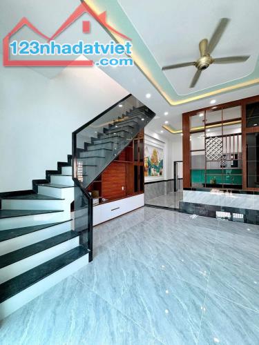 Nhà mới xây 1 trệt 1 lầu 2.35 tỷ/69 m2 gần trường học Tân Bửu