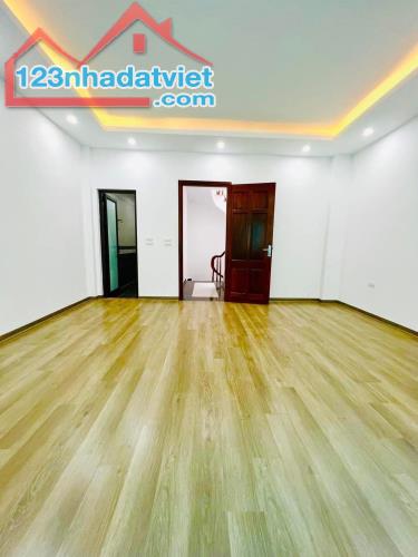 Nhà xây mới cứng, 6 tầng Thang Máy vài bước ra Phố Vĩnh Phúc giá 7,5 tỷ - 1