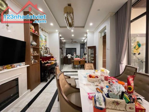 Bán nhà cổ linh Long Biên- dt37m 5 tầng-5,3 tỷ mặt tiền rộng,có thương lượng