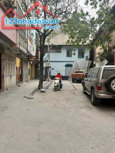 Bán nhà 5 tầng thang máy tại Nguyễn Viết Xuân- Hà Đông, ô tô đỗ cạnh nhà, 32m, giá 8.1 tỷ