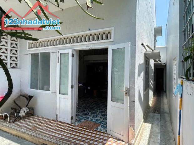 BÁN ĐẤT TẶNG NHÀ CẤP 4 HẺM OTO PHƯỚC HẢI, NHA TRANG - 1