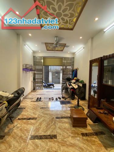 Bán nhà Nam Dư - Lĩnh Nam - Hoàng Mai, DT 38m x 5 tầng, Ô tô đỗ cửa, ngõ rộng thoáng