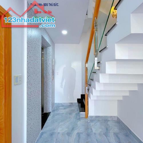 Bán Nhà Phố Lê Văn Thịnh, Q2_ 🔥 Hot Deal _ Hẻm Xe Hơi Sạch Đẹp _ 3 Tầng "Siêu Phẩm" 4 Pn