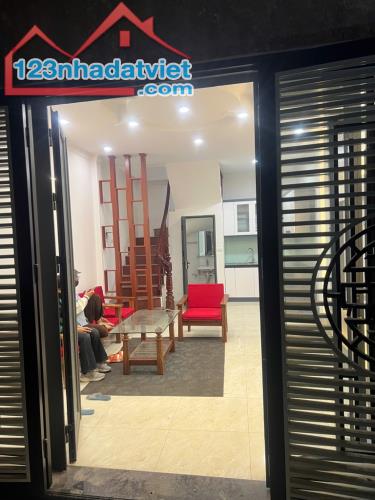 Bán nhà Đại La, Hai Bà Trưng – 5 tầng, mặt tiền 4.2m, giá 7.2 tỷ – Gần phố, nhà đẹp ở ngay