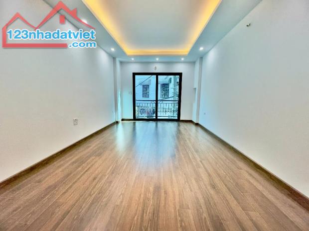 Nhà Lĩnh Nam- Tam Trinh 34m 5 tầng MT3.7m Gần phố, gần ô tô, hàng xóm Times City - 2