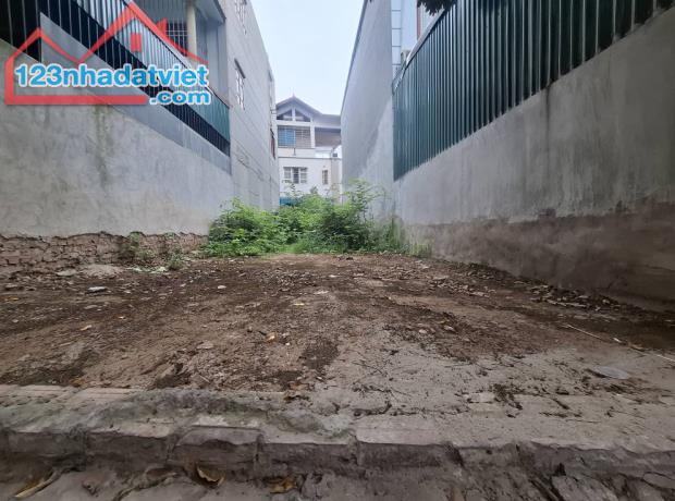 112tr.m đất Ngọc Thụy trong đê oto vào nhà, ngõ thông. LH 0936123469