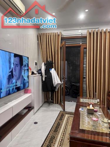 Bán đất tặng nhà. Phố Ngọc lâm. Phố ẩm thực - 1