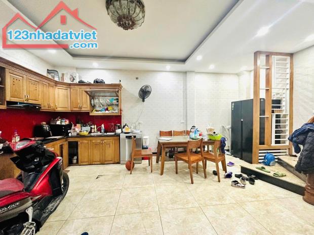 Nhà hiếm ngõ 387 Vũ Tông Phan 30m ra ô tô 60m ra mặt phố ngõ to 40m 5T MT 4m full nội thất - 1