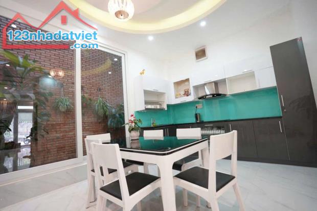 CẦN BÁN NHÀ ĐANG CHO THUÊ LÀM HOMESTAY Mặt tiền đường nhựa Cổ Loa, Phường 2, Đà Lạt - 2
