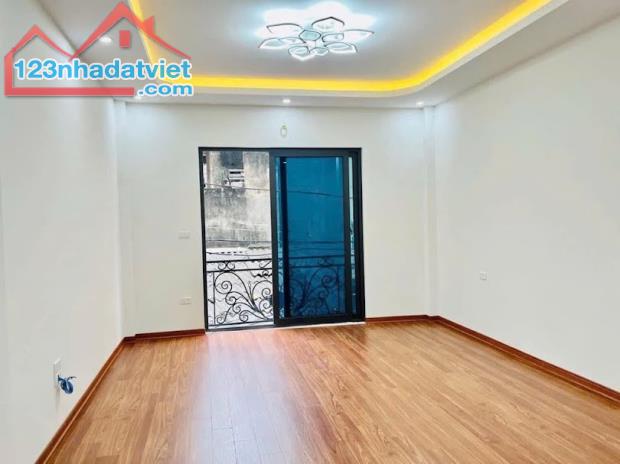 BÁN NHÀ 5 TẦNG TRUNG TÂM PHÚC LỢI, LONG BIÊN - VỊ TRÍ VÀNG, TIỆN ÍCH NGẬP TRÀN!