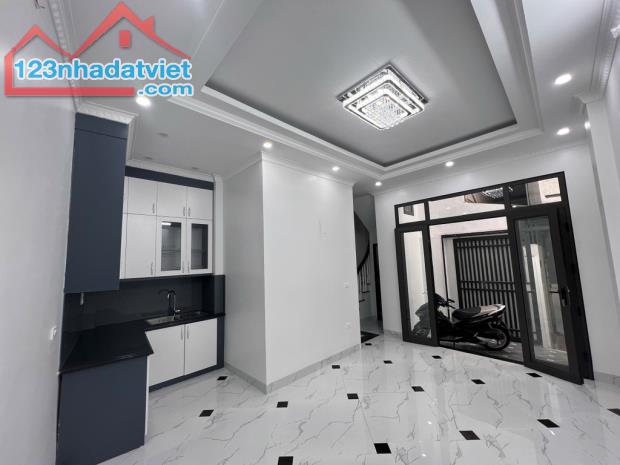 BÁN NHÀ PHỐ VỌNG, 10M RA MẶT PHỐ, THANG MÁY, DT 36M2, 8.9 TỶ