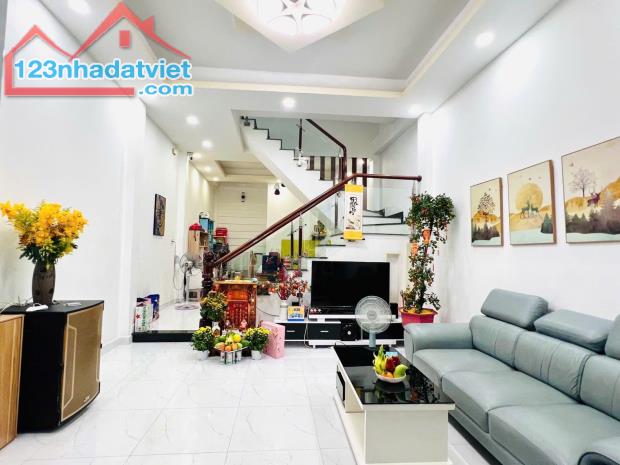 NHÀ 3 TẦNG GẦN LÊ VĂN THỊNH – SỔ RIÊNG – Ô TÔ TỚI CỬA chỉ nhỉnh 7 TỶ
