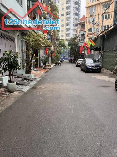 GIÁ NÀO CŨNG BÁN SIÊU PHẨN ĐẠI KIM DÂN XÂY PHÂN LÔ Ô TÔ TRÁNH VỈA HÈ 6 TẦNG THANG MÁY