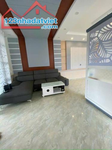 BÁN NHÀ PHƯỜNG 7 ĐÀ LẠT - 6,8 TỶ - Nhà hai mặt tiền đường, đường trước nhà 5m gần ủy ban - 2