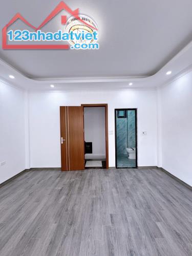 Nhà 5Tx32m2 tại Phụng Châu gần ngay Chợ Phượng giá 2,85 tỷ ( có tl)