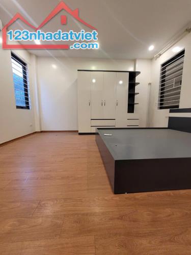 Bán Gấp Nhà Gia Quất , Long Biên 32m2, 5tầng , nhà mới , full nội thất - giá nhỉnh 4 tỷ - 2