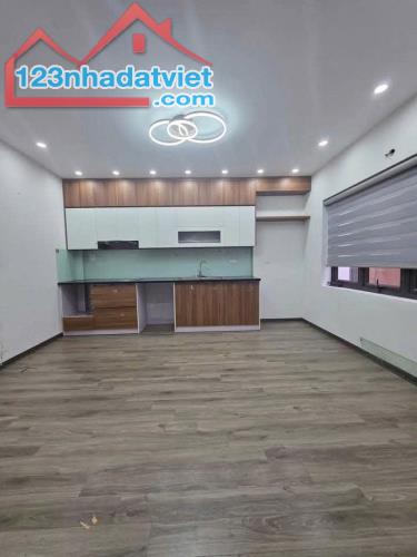 Bán nhà phố Gia Quất Long Biên 34m² – 6 tầng – Ô tô 7 chỗ đỗ cửa – Gần Ngọc Lâm – Giá 5.7T - 1