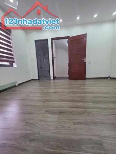 Bán nhà phố Gia Quất Long Biên 34m² – 6 tầng – Ô tô 7 chỗ đỗ cửa – Gần Ngọc Lâm – Giá 5.7T - 2