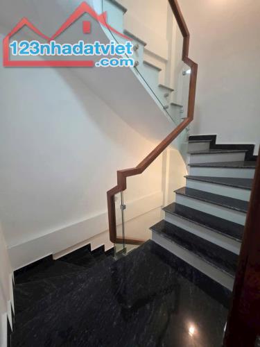 Bán nhà phố Gia Quất Long Biên 34m² – 6 tầng – Ô tô 7 chỗ đỗ cửa – Gần Ngọc Lâm – Giá 5.7T - 3