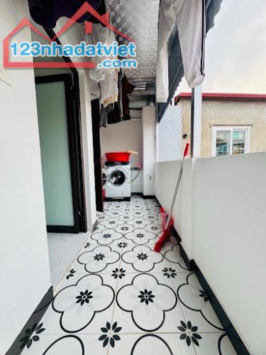 NHỈNH 5 TỶ CÓ NGAY NHÀ ĐẸP LUNG LINH - 5 TẦNG TRUNG TÂM HAI BÀ TRƯNG - SÁT PHỐ Ô TÔ GẦN - - 4