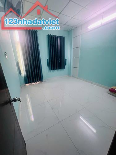 NHÀ PHỐ 3 TẦNG – HẺM XE HƠI ĐỔ CỬA – LÊ VĂN LƯƠNG, NHÀ BÈ – GIÁ NHỈNH 2 TỶ - 1