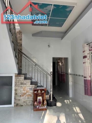Nhà sổ riêng hoàn công 1 lầu 1 trệt 2.6 tỷ/81 m2, đường ô tô - 1
