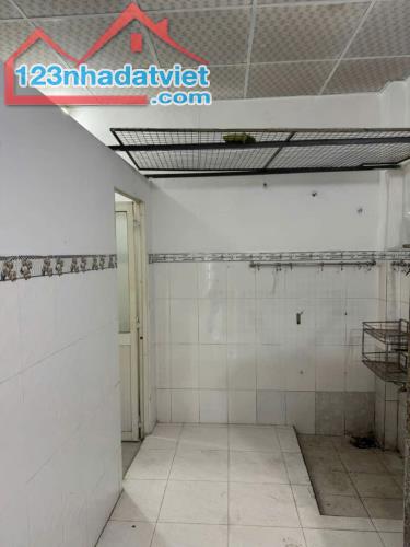Nhà sổ riêng hoàn công 1 lầu 1 trệt 2.6 tỷ/81 m2, đường ô tô - 4