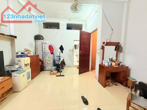 Nhà Hoàng Hoa Thám, Ba đình. 43m; MT 4.8; Giá 9 tỷ  BÁN ĐẤT TẶNG NHÀ - NGÕ NÔNG GẦN CHỢ - 1