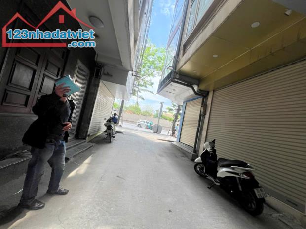 Chính chủ cần bán nhà phân lô Đại học Ngoại ngữ – Kinh doanh siêu đỉnh, ô tô tránh – 6 tần