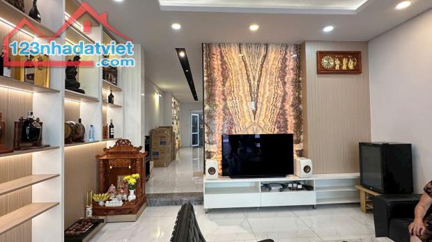 Giá kẹt tiền..9,3 tỷ. Bán gấp căn Văn Hoa Villa Thống Nhất, Biên Hoà. 5x22m 1 trệt 2 lầu.