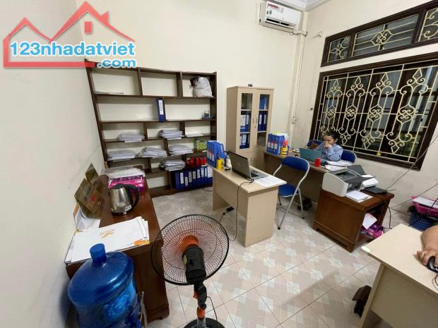 Cực hiếm, nhà phân lô, ô tô đậu cửa, 6T cao thoáng, phố Trần Quốc Hoàn, Cầu Giấy, giá nhô - 2