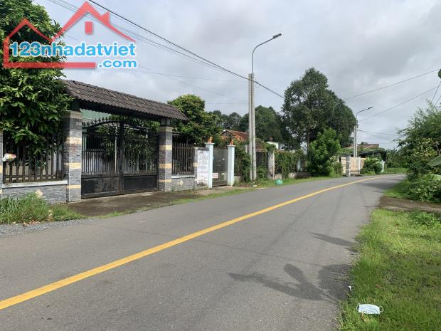Bán đất 3 mặt tiền đường Bình Lục, Tân Bình, Vĩnh Cửu. 10x40 420m. Sổ thổ cư. Giá 4tỷ350 - 2