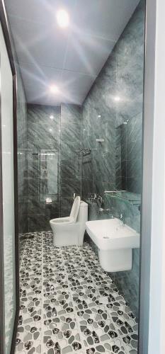 BÁN NHÀ 3 TẦNG GẦN VIMHOMES STAR CITY. VIEW SÔNG MÁT MẺ. Ô TÔ VÀO NHÀ.Gần ĐL HÙNG VƯƠNG - 4