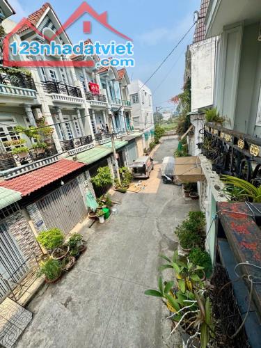 Nhà Giá Tốt Quận 12 – 4 Tầng – Gần Gò Vấp – Hẻm Xe Hơi Tránh – SHR