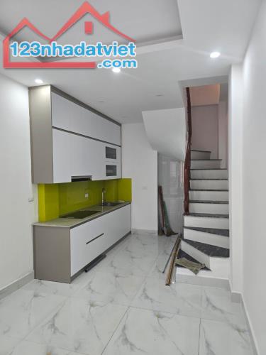 CHẤT NHƯ NƯỚC CẤT – NHÀ ĐẸP CỰC GẮT PHỐ NGUYỄN PHÚC LAI, 3 GIÂY NHÌN – 1 GIÂY YÊU – 0 - 2