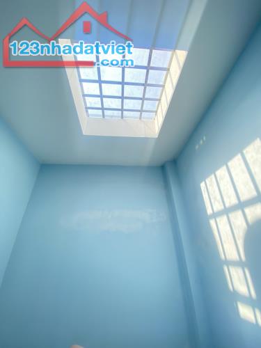 Bán Nhà 4 Tầng, Trần Hưng đạo, Q1, 3PN, Giá 5.6 tỷ TL.