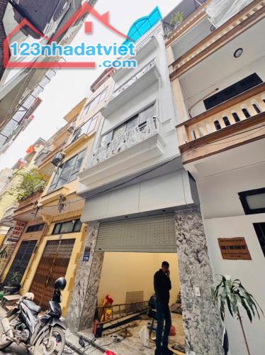 Trần Quốc Hoàn, Cầu Giấy, Ô Tô Đỗ Cửa – 42m2 x 5T Thang Máy – MT 4m, 16 Tỷ LH: 0888758369