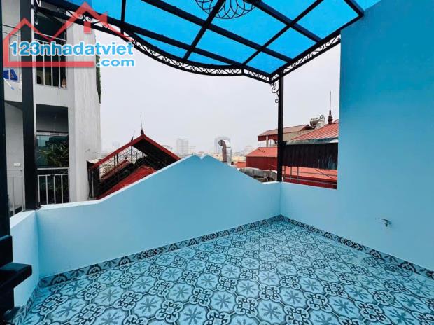 Trần Quốc Hoàn, Cầu Giấy, Ô Tô Đỗ Cửa – 42m2 x 5T Thang Máy – MT 4m, 16 Tỷ LH: 0888758369 - 2